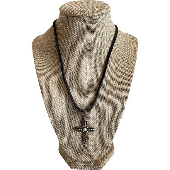 Silpada 925 Sterling Silver Cross Pearl Credence Pendant Leather Necklace - Picture 1 of 12